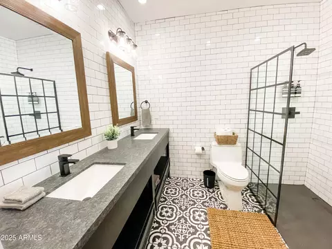 Bath - 1901 E Ocotillo Rd, Phoenix, AZ 85016 photo 1 of 6