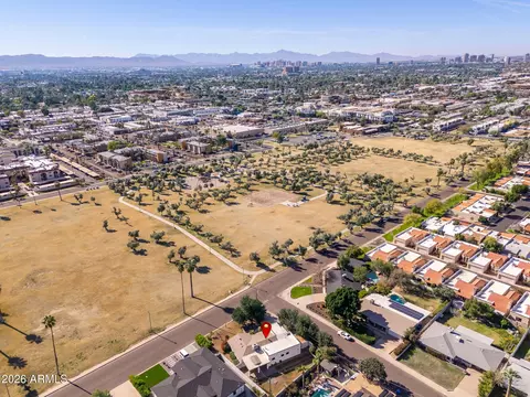 View/Area - 3002 E Glenrosa Ave, Phoenix, AZ 85016 photo 5 of 19