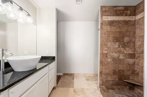 Bath - 3002 E Glenrosa Ave, Phoenix, AZ 85016 photo 5 of 5