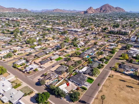 View/Area - 3002 E Glenrosa Ave, Phoenix, AZ 85016 photo 8 of 19