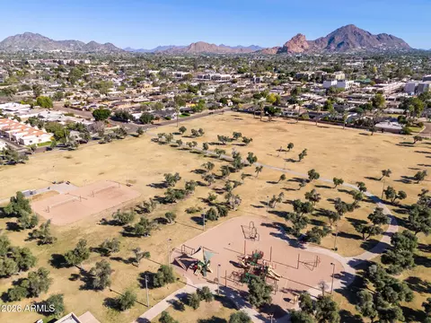 View/Area - 3002 E Glenrosa Ave, Phoenix, AZ 85016 photo 16 of 19