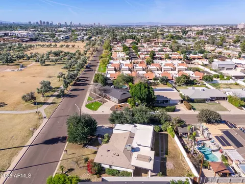 View/Area - 3002 E Glenrosa Ave, Phoenix, AZ 85016 photo 3 of 19
