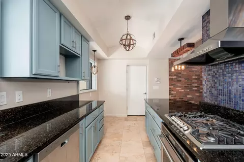 Kitchen - 3002 E Glenrosa Ave, Phoenix, AZ 85016 photo 2 of 5