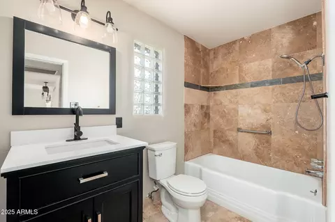 Bath - 3002 E Glenrosa Ave, Phoenix, AZ 85016 photo 4 of 5