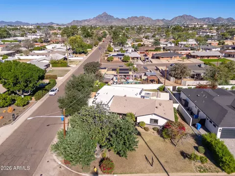 View/Area - 3002 E Glenrosa Ave, Phoenix, AZ 85016 photo 17 of 19