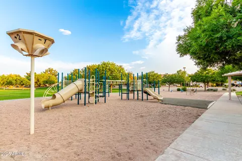 View/Area - 670 E Betsy Ln, Gilbert, AZ 85296 photo 3 of 3