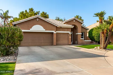Exterior - 670 E Betsy Ln, Gilbert, AZ 85296 photo 16 of 22