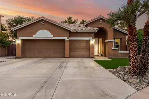 670 E Betsy Ln, Gilbert, AZ 85296
