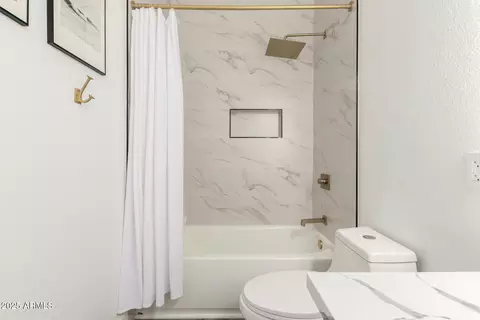 Bath - 670 E Betsy Ln, Gilbert, AZ 85296 photo 6 of 7