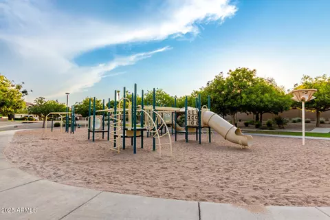 View/Area - 670 E Betsy Ln, Gilbert, AZ 85296 photo 1 of 3
