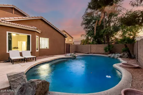 Exterior - 670 E Betsy Ln, Gilbert, AZ 85296 photo 4 of 22