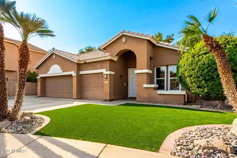 Exterior - 670 E Betsy Ln, Gilbert, AZ 85296 photo 19 of 22
