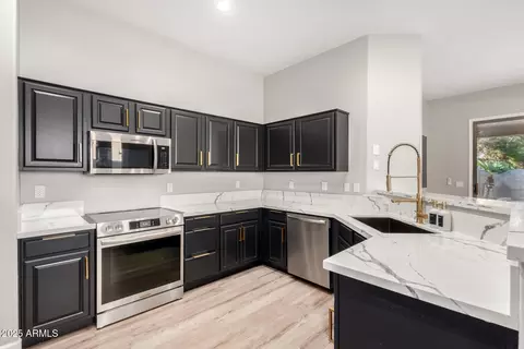 Kitchen - 670 E Betsy Ln, Gilbert, AZ 85296 photo 1 of 3