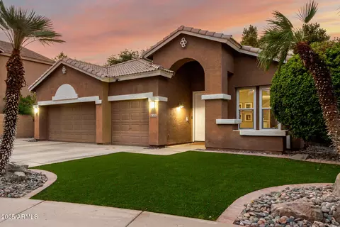 Exterior - 670 E Betsy Ln, Gilbert, AZ 85296 photo 2 of 22