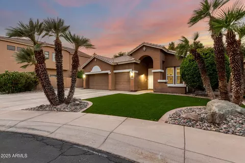 Exterior - 670 E Betsy Ln, Gilbert, AZ 85296 photo 10 of 22