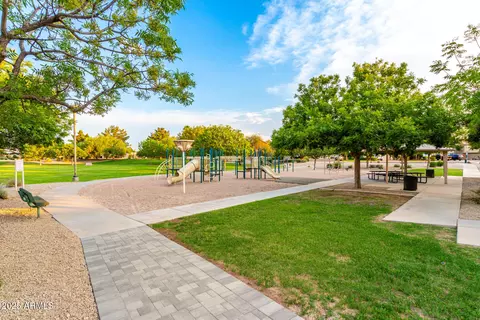 View/Area - 670 E Betsy Ln, Gilbert, AZ 85296 photo 2 of 3