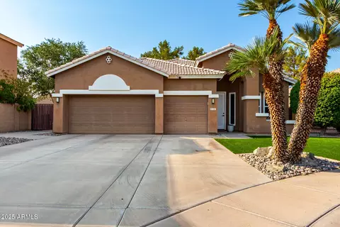 Exterior - 670 E Betsy Ln, Gilbert, AZ 85296 photo 14 of 22