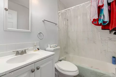 Bath - 1319 E Vista Ave, Phoenix, AZ 85020 photo 1 of 3