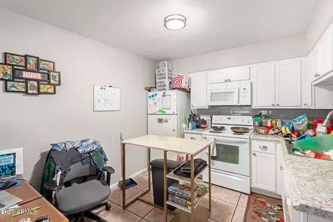 Kitchen - 1319 E Vista Ave, Phoenix, AZ 85020 photo 4 of 7