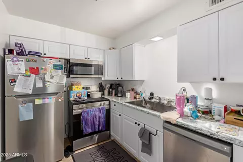 Kitchen - 1319 E Vista Ave, Phoenix, AZ 85020 photo 1 of 7