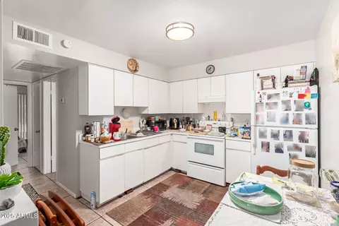 Kitchen - 1319 E Vista Ave, Phoenix, AZ 85020 photo 6 of 7