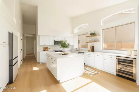 Kitchen - 4508 E Paso Trl, Phoenix, AZ 85050 photo 4 of 6