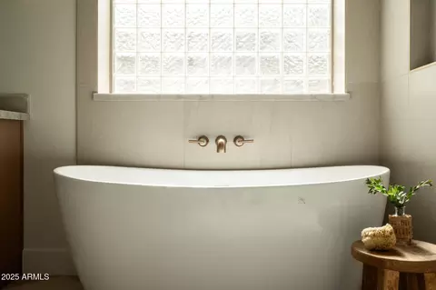 Bath - 4508 E Paso Trl, Phoenix, AZ 85050 photo 8 of 11