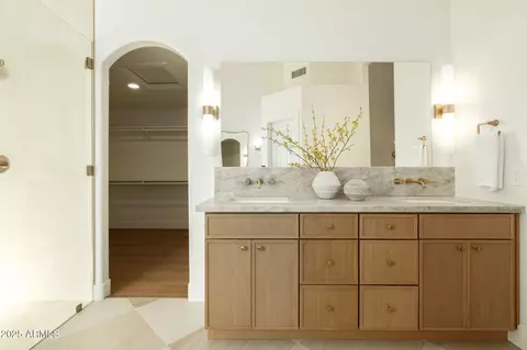 Bath - 4508 E Paso Trl, Phoenix, AZ 85050 photo 4 of 11