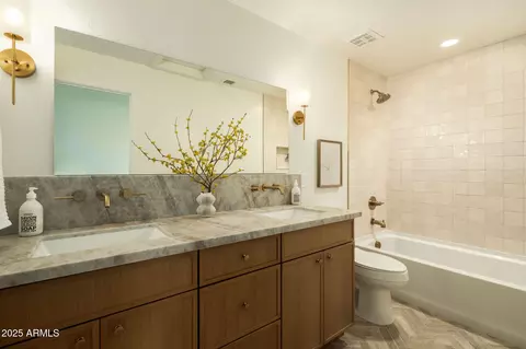 Bath - 4508 E Paso Trl, Phoenix, AZ 85050 photo 9 of 11