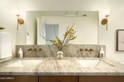 Bath - 4508 E Paso Trl, Phoenix, AZ 85050 photo 10 of 11