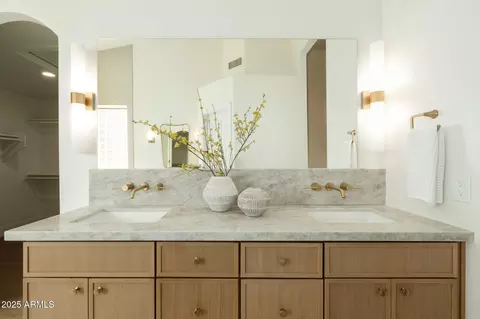 Bath - 4508 E Paso Trl, Phoenix, AZ 85050 photo 3 of 11
