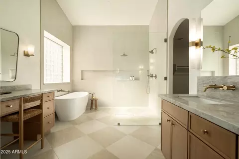 Bath - 4508 E Paso Trl, Phoenix, AZ 85050 photo 1 of 11