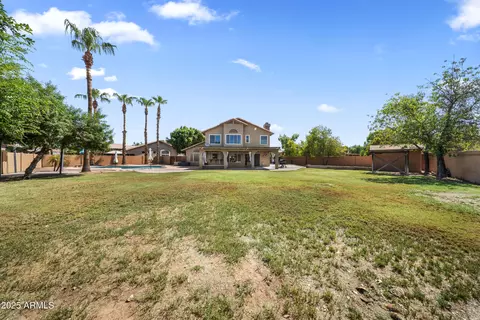 Exterior - 10 N Cobblestone St, Gilbert, AZ 85234 photo 3 of 6