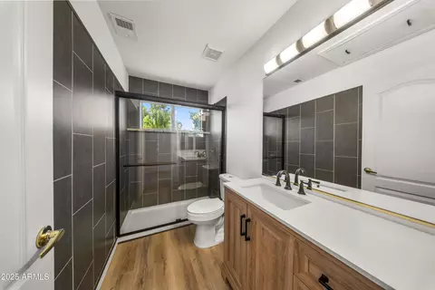 Bath - 10 N Cobblestone St, Gilbert, AZ 85234 photo 2 of 2