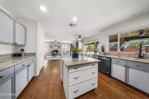 Kitchen - 10 N Cobblestone St, Gilbert, AZ 85234 photo 1 of 2