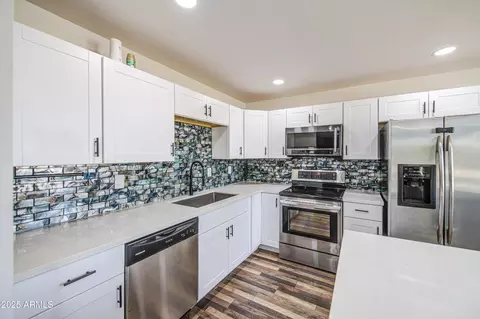 Kitchen - 8035 E 4th Ave, Mesa, AZ 85208 photo 2 of 6