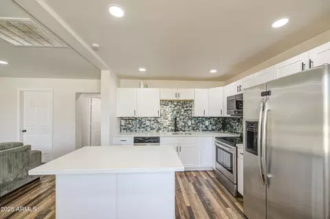 Kitchen - 8035 E 4th Ave, Mesa, AZ 85208 photo 4 of 6