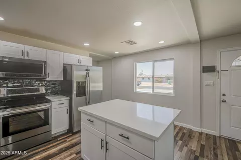 Kitchen - 8035 E 4th Ave, Mesa, AZ 85208 photo 3 of 6