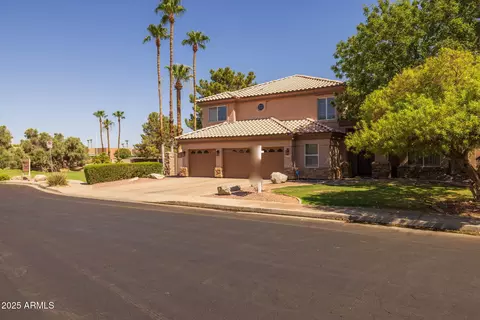 Exterior - 4436 E Tremaine Ave, Gilbert, AZ 85234 photo 2 of 9
