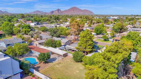 View/Area - 3217 E Flower St, Phoenix, AZ 85018 photo 3 of 5