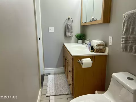 Bath - 3217 E Flower St, Phoenix, AZ 85018 photo 3 of 4