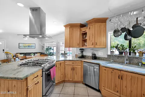 Kitchen - 3217 E Flower St, Phoenix, AZ 85018 photo 2 of 5