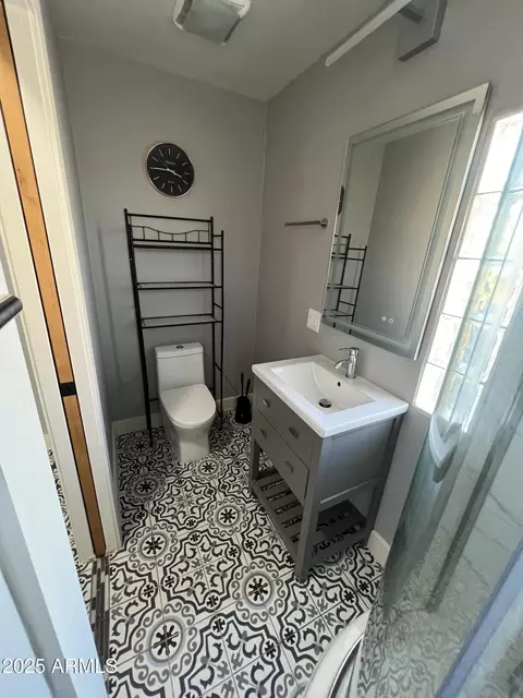Bath - 3217 E Flower St, Phoenix, AZ 85018 photo 4 of 4
