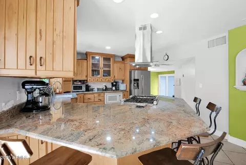Kitchen - 3217 E Flower St, Phoenix, AZ 85018 photo 4 of 5