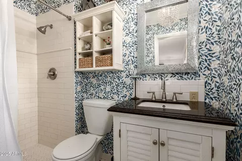 Bath - 1626 W State Ave, Phoenix, AZ 85021 photo 1 of 3