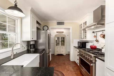 Kitchen - 1626 W State Ave, Phoenix, AZ 85021 photo 3 of 4