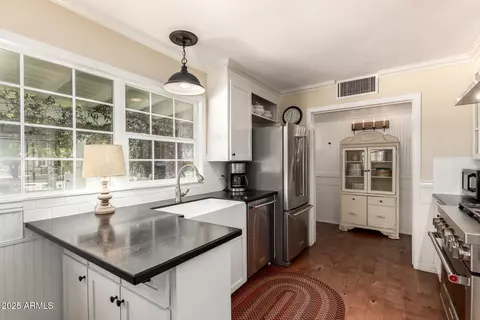 Kitchen - 1626 W State Ave, Phoenix, AZ 85021 photo 2 of 4