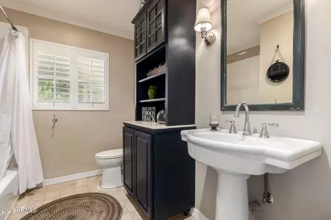 Bath - 1626 W State Ave, Phoenix, AZ 85021 photo 2 of 3
