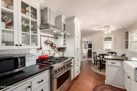 Kitchen - 1626 W State Ave, Phoenix, AZ 85021 photo 4 of 4