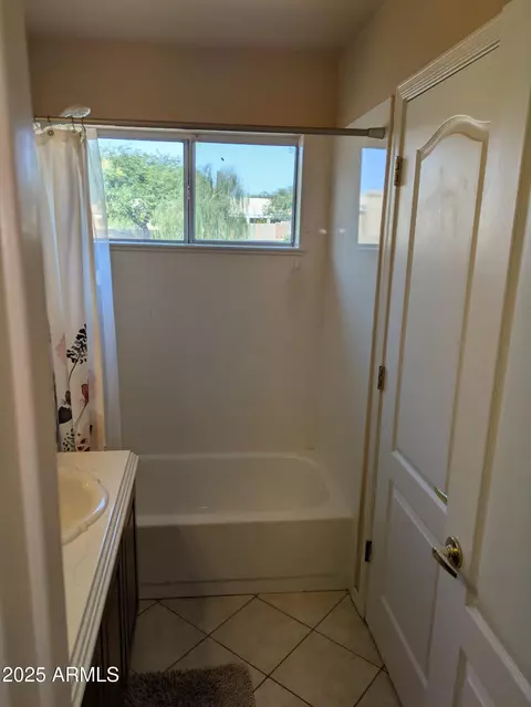 Bath - 1548 Estrid Ave, Phoenix, AZ 85022 photo 10 of 11